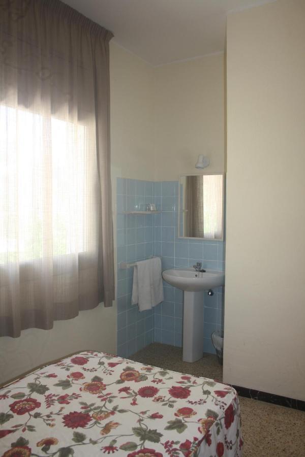 Twin Room with Shared Bathroom,1672594042:JPEG