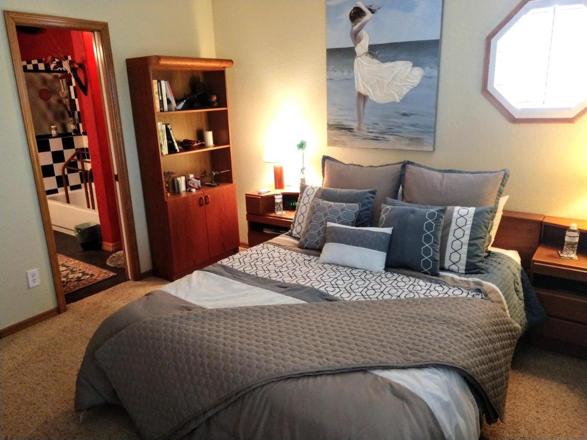Deluxe Queen Suite