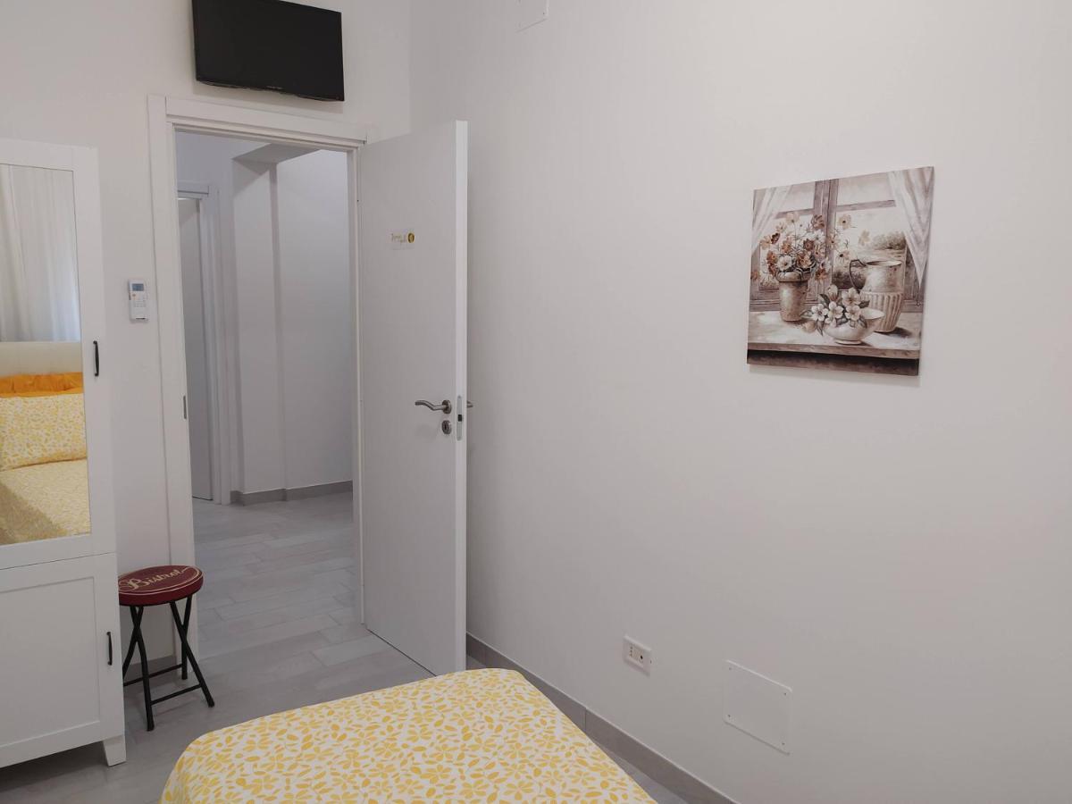 Single Room Private External Bathroom,1052483722:JPEG