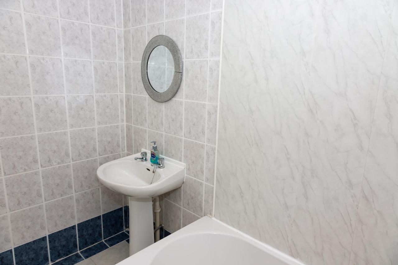 Apartment With Shared Bathroom