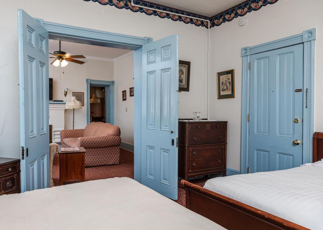 Deluxe Two-Bedroom Apartment