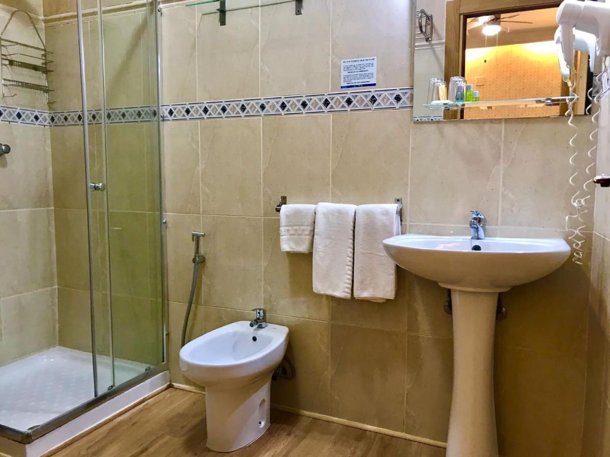 Habitación Triple Confort con ducha