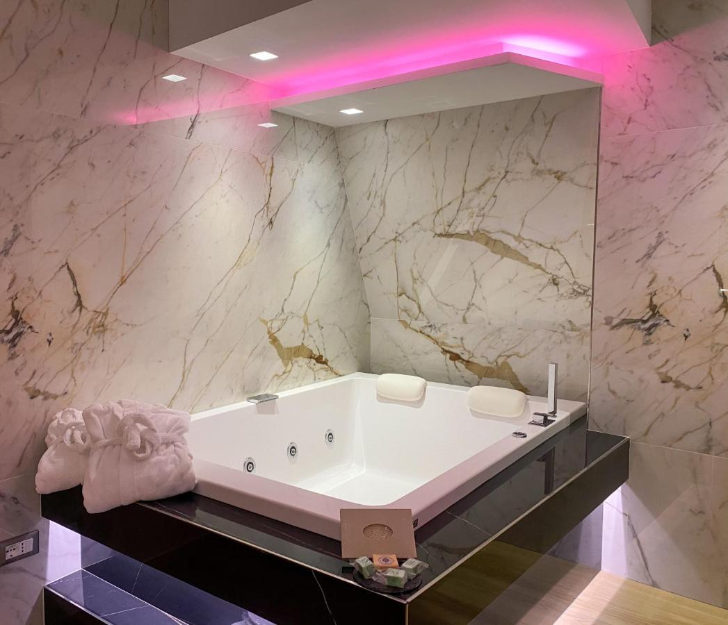 King Suite Spa Bath