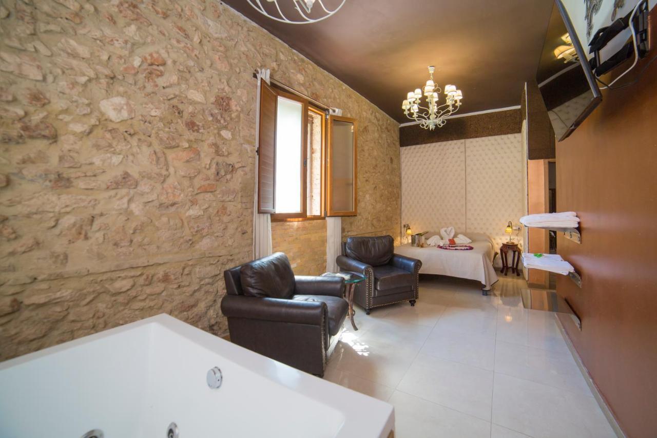 Deluxe Suite Spa Bath