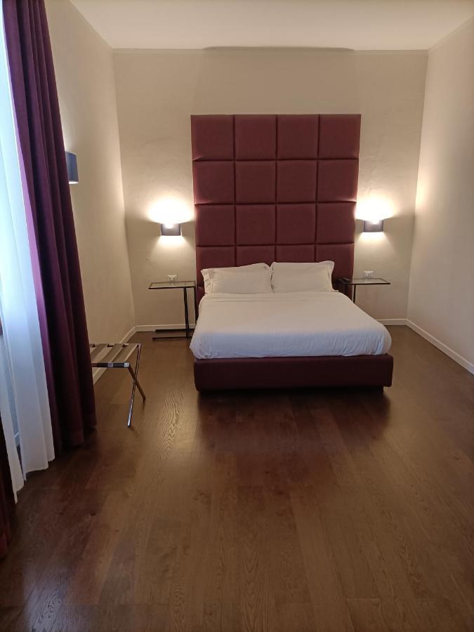 Suite,1194813694:JPEG