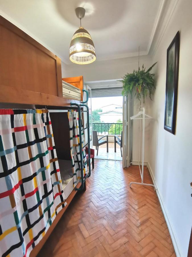 Quarto Twin com WC Partilhado