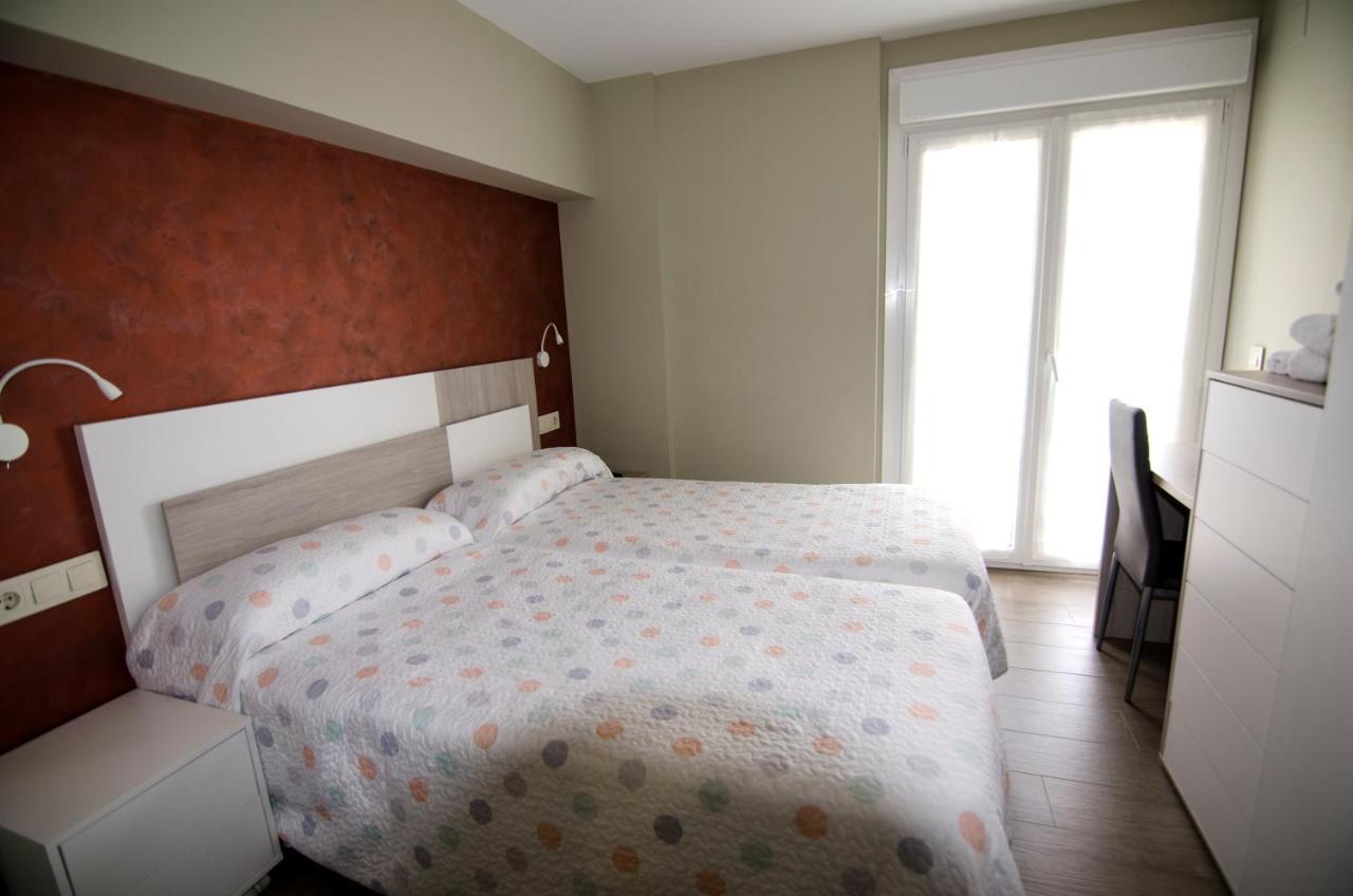 Twin Room with Shared Bathroom,1225226882:JPEG