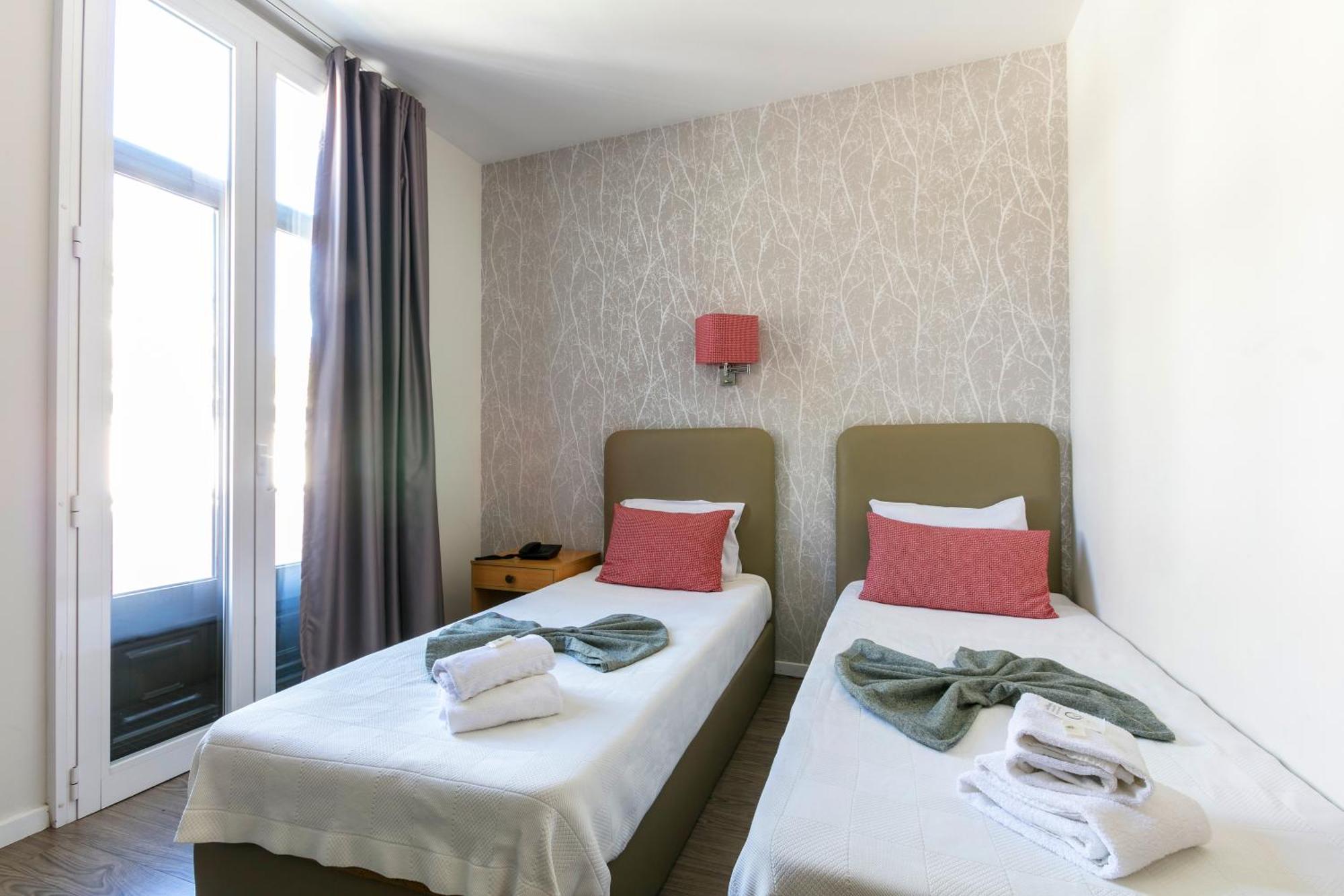 Quarto com 2 Camas de Solteiro
