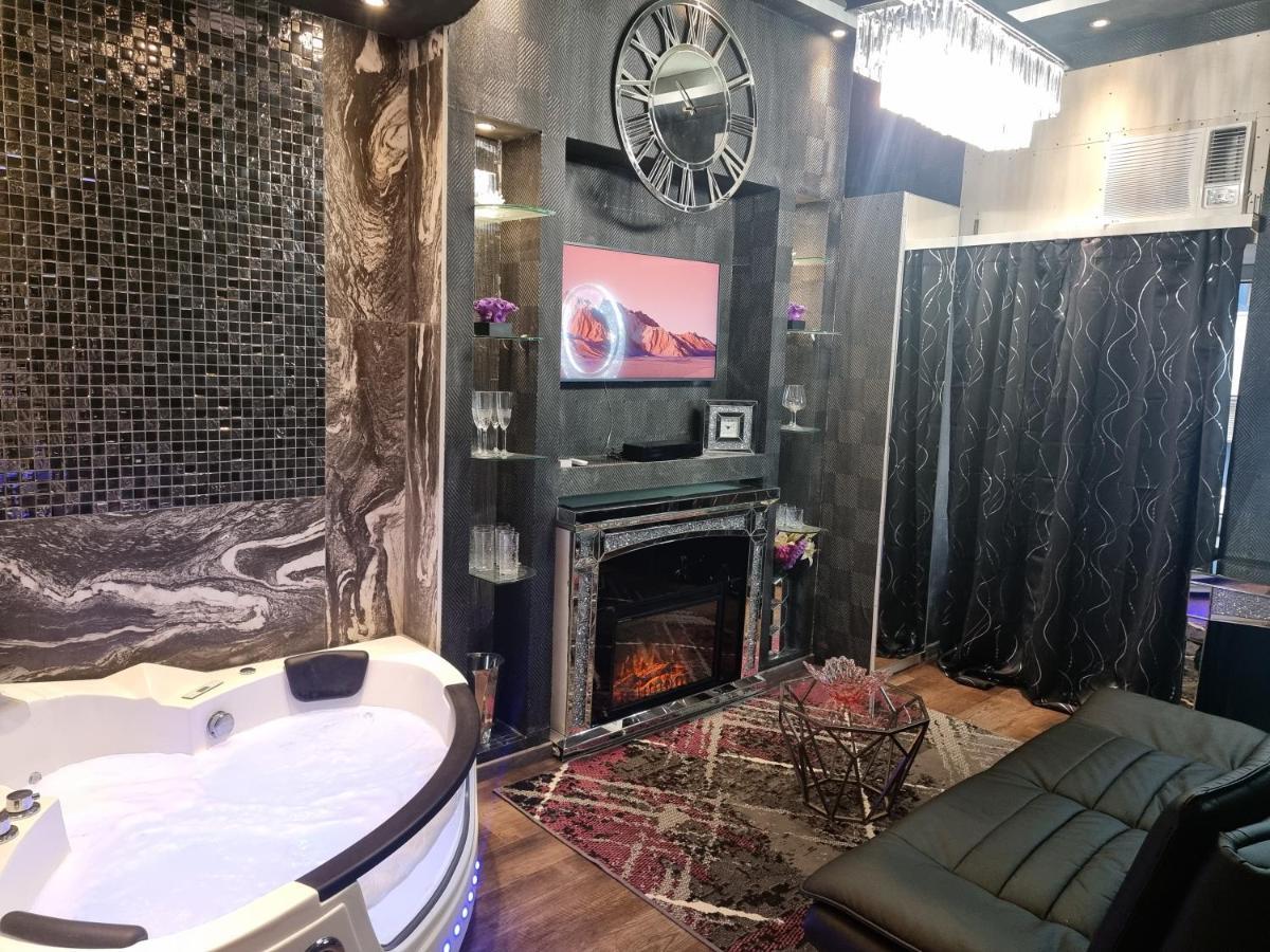 Suite with Whirlpool