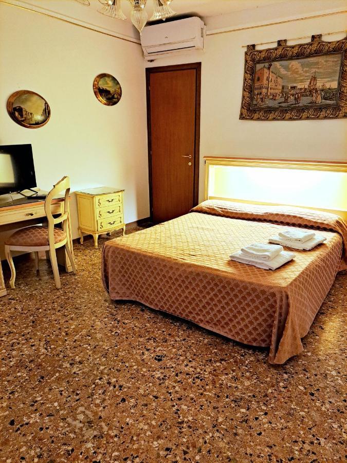 Quarto Duplo com Casa de Banho Privada Externa