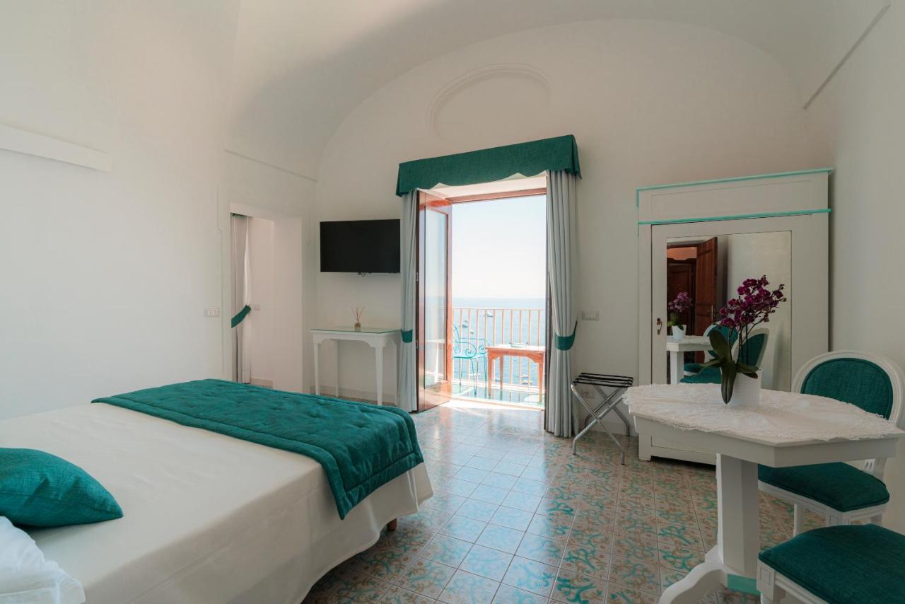 Deluxe Double or Twin Room Sea View