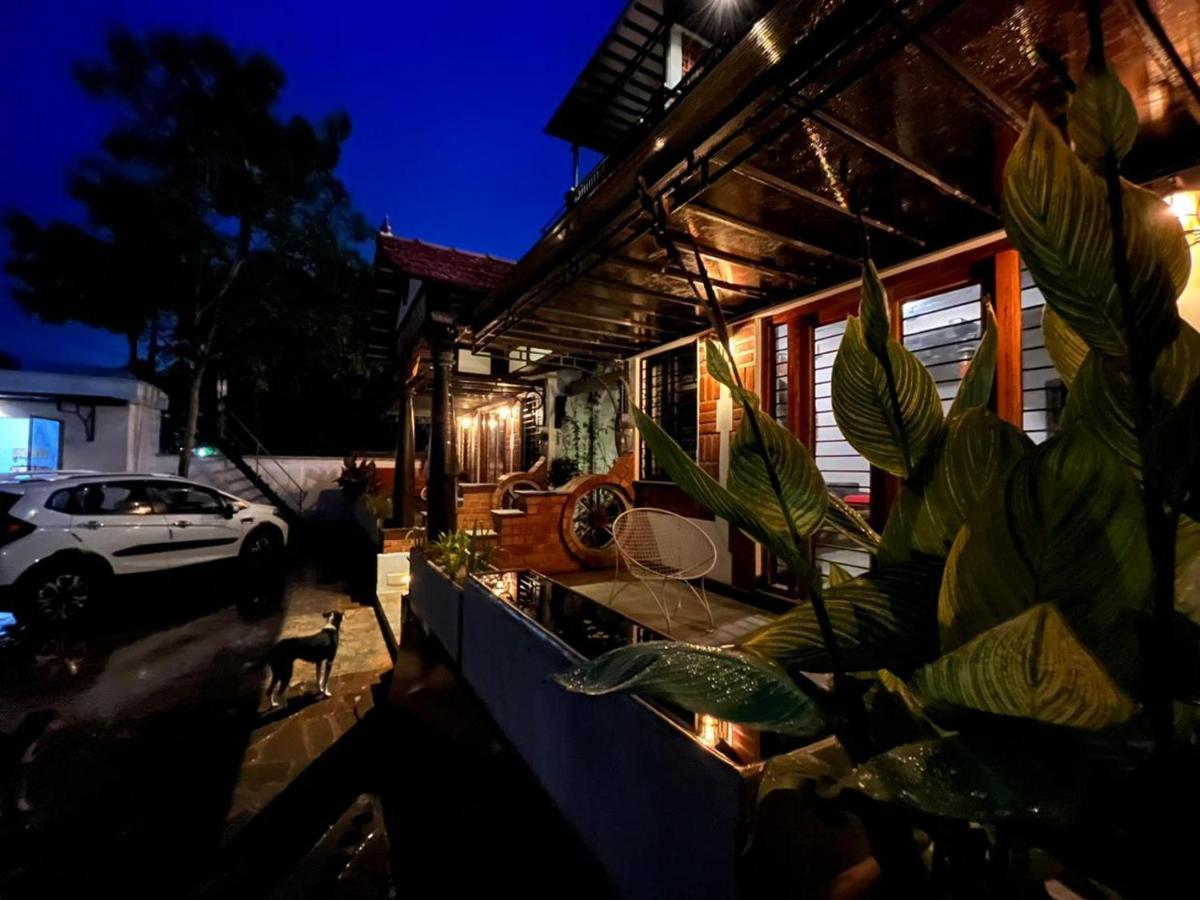 Deluxe Family Suite with Pool,1313123827:JPEG