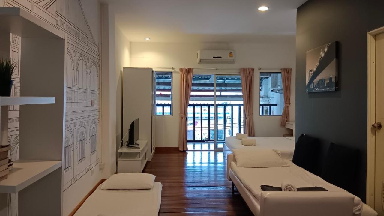 Standard Family Room,1322497126:JPEG