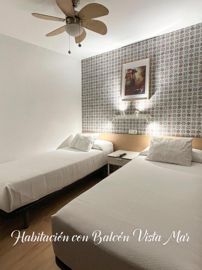 Twin Room Lateral Sea View
