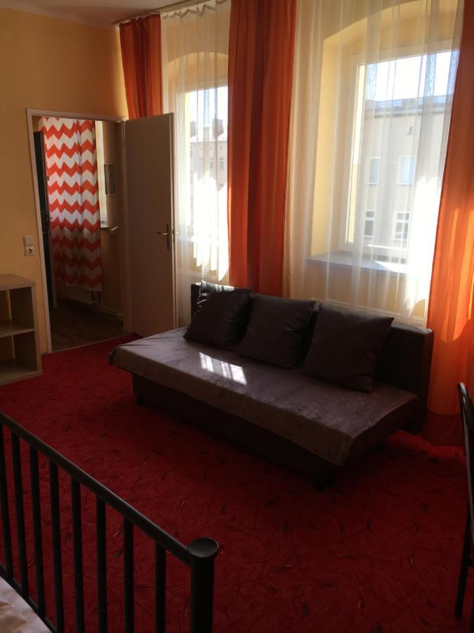 6-Bed-Room,1365461678:JPEG