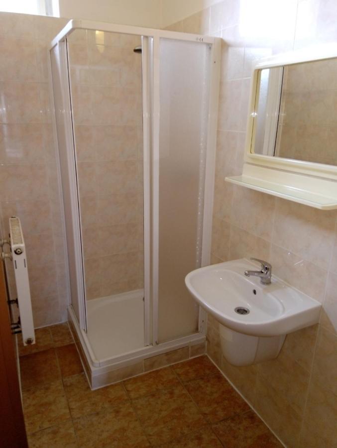 Camera Tripla con Bagno in Comune