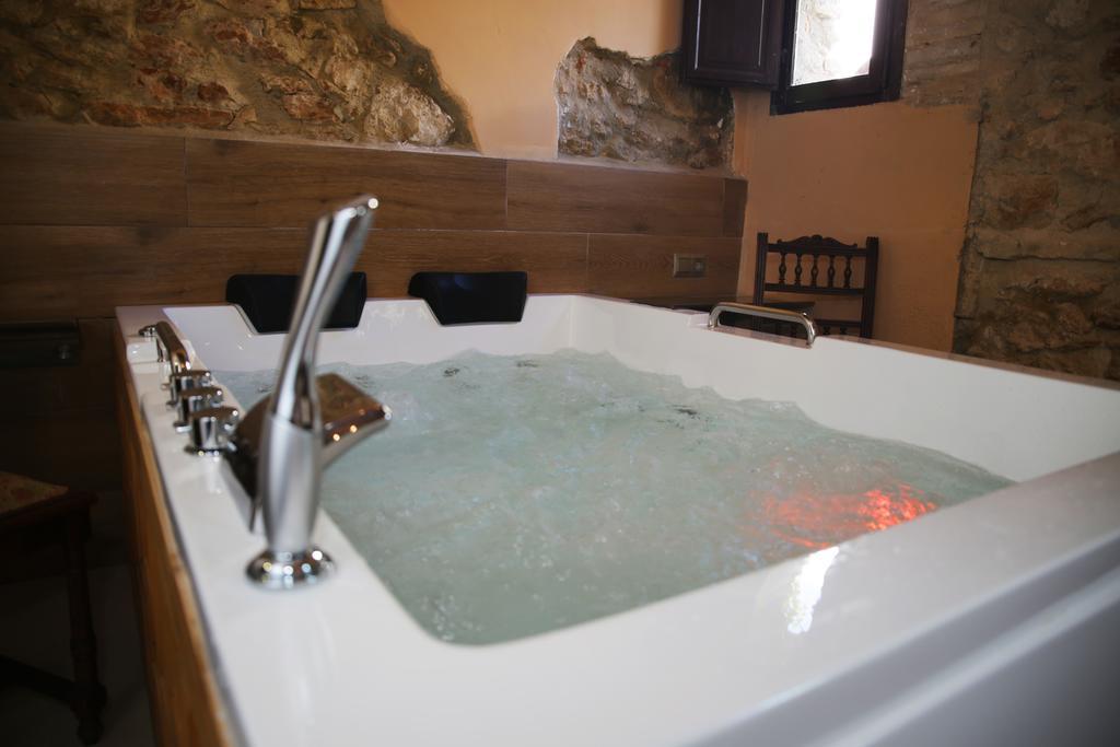 Deluxe Suite Spa Bath