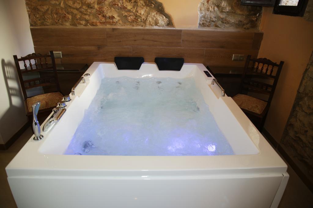 Deluxe Suite Spa Bath