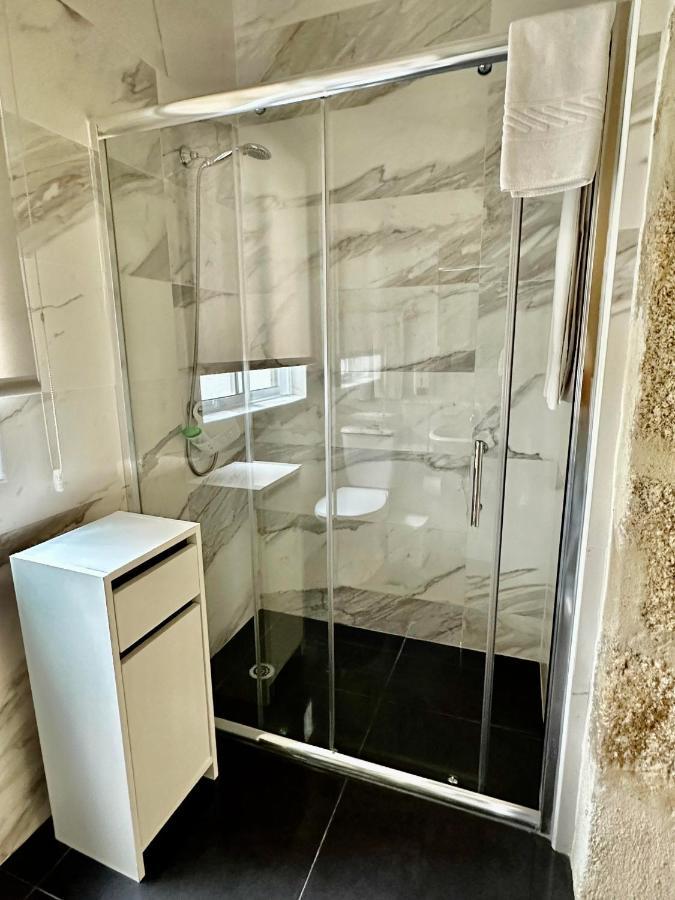 Quarto com 2 Camas de Solteiro