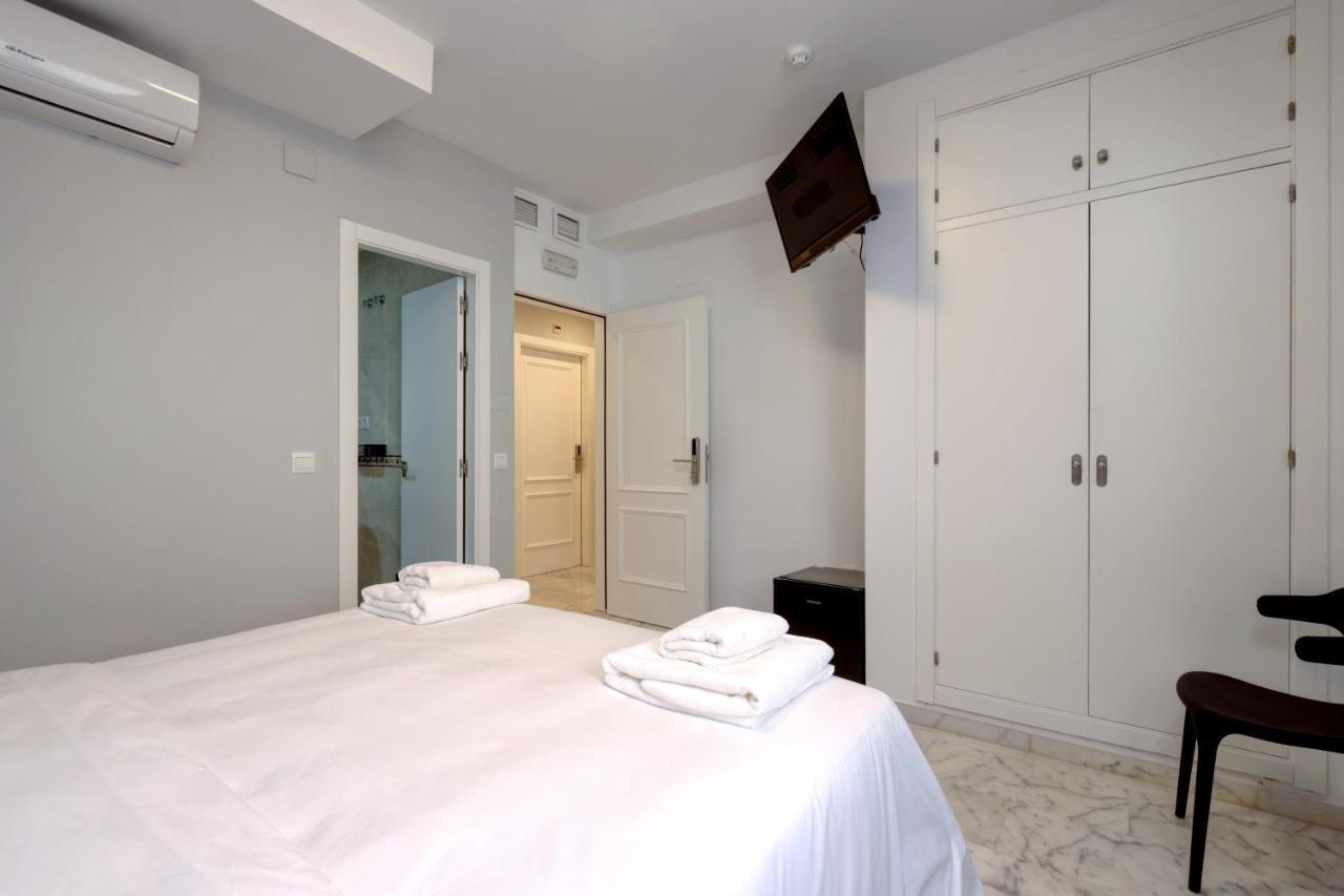 Large Double or Twin Room