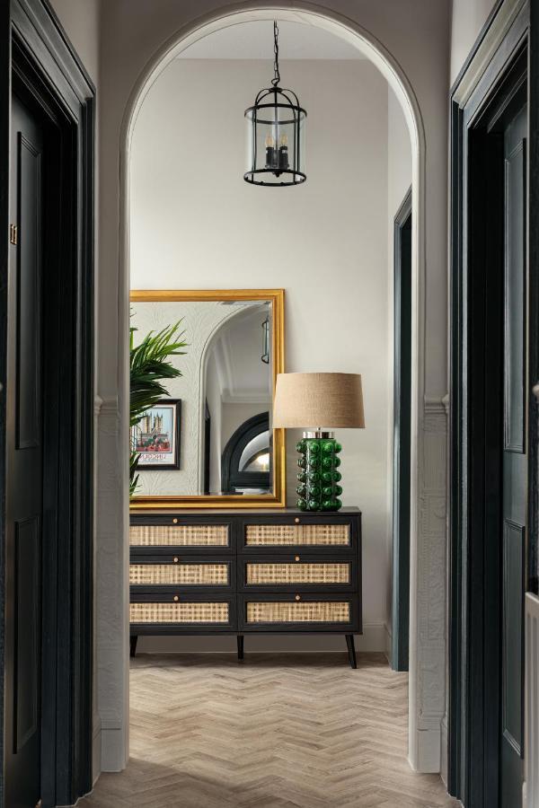Single Room Private External Shower Room