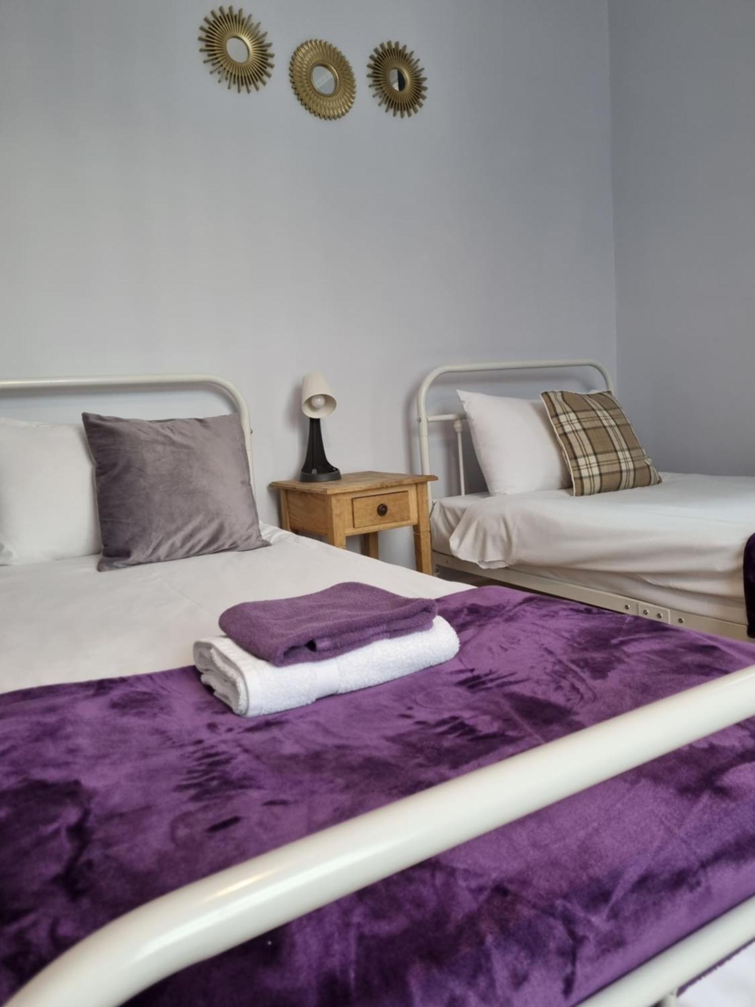 Twin Room,1499695120:JPEG