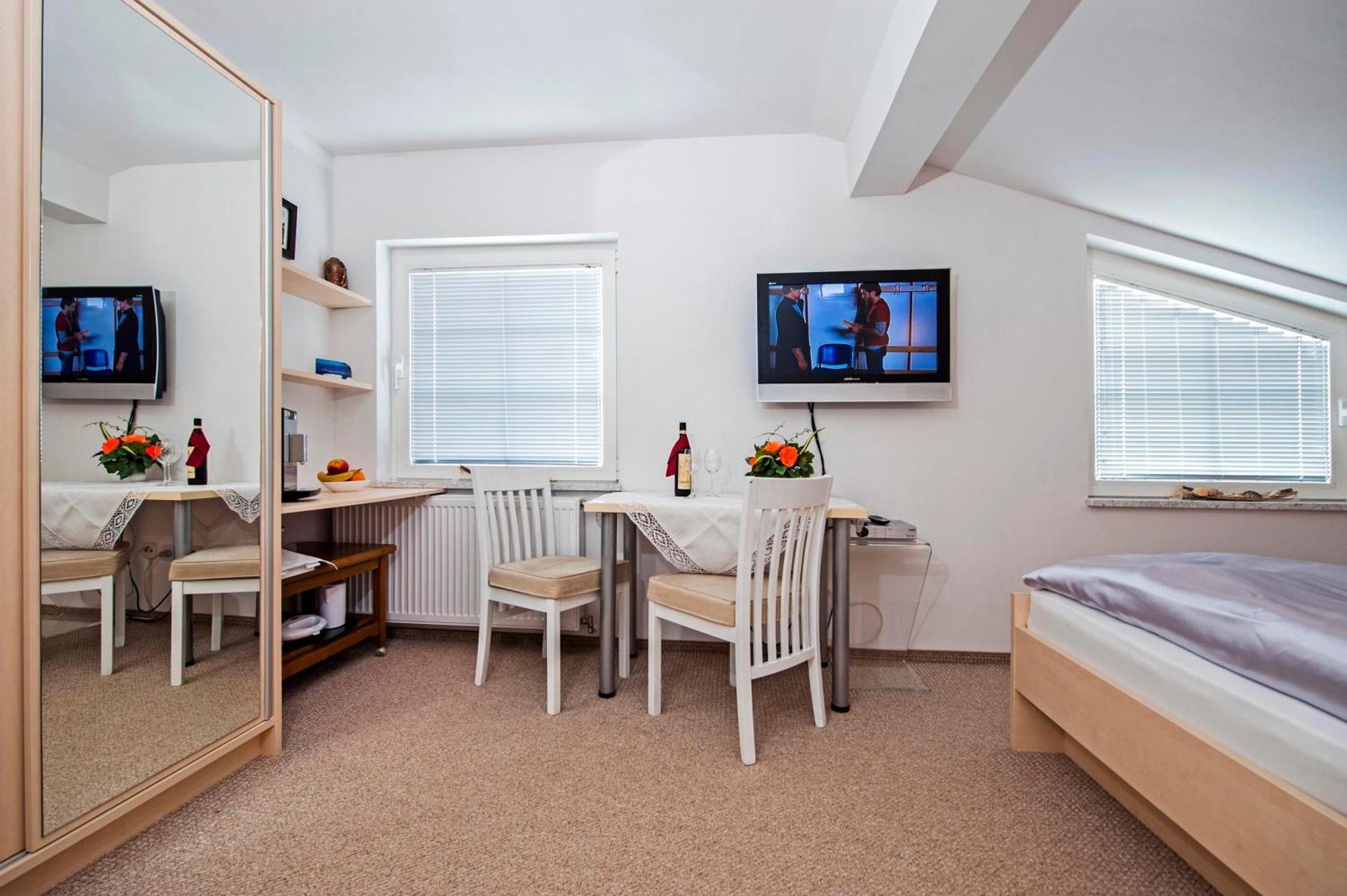 Double Room,1500898945:JPEG