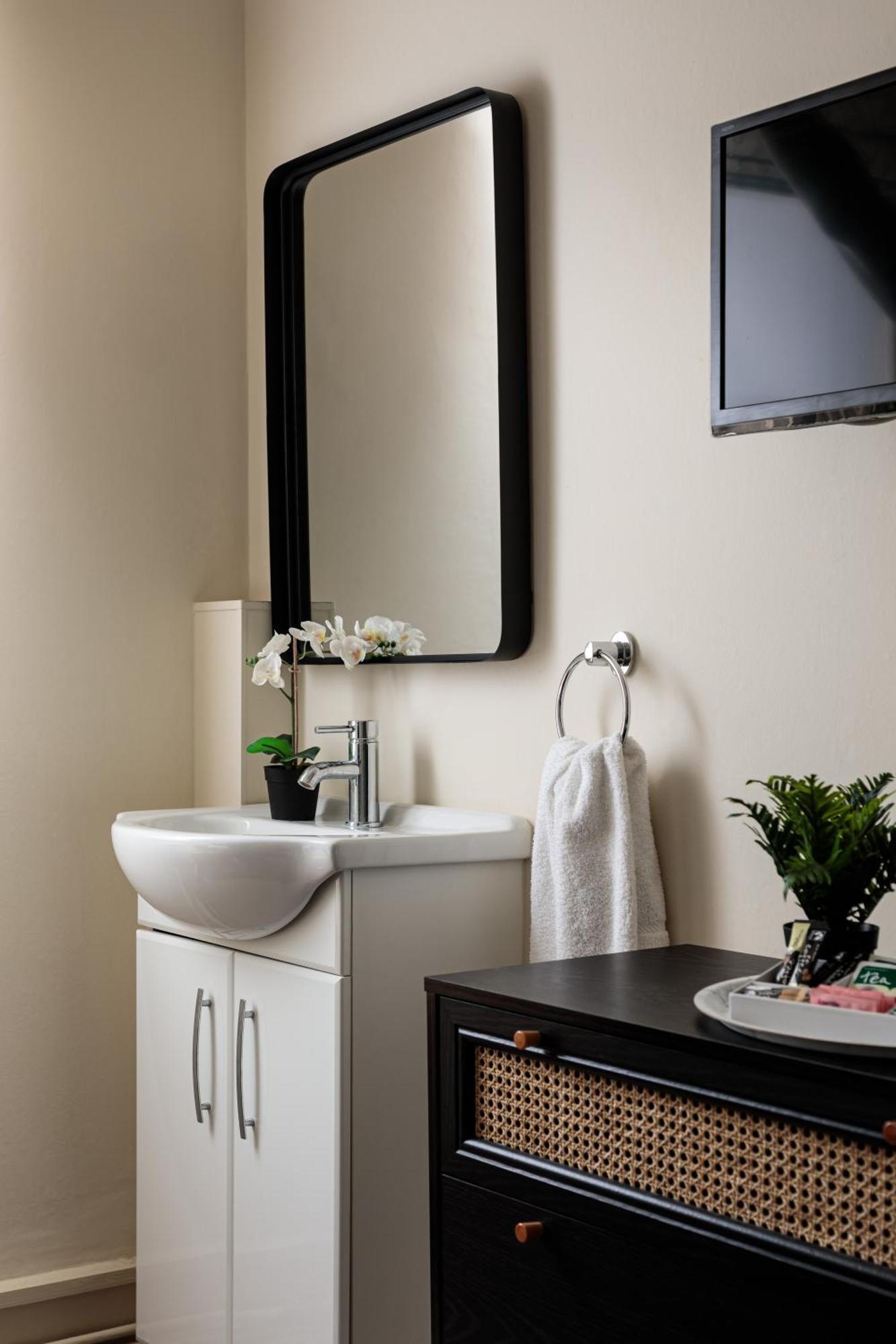 Single Room Private External Shower Room