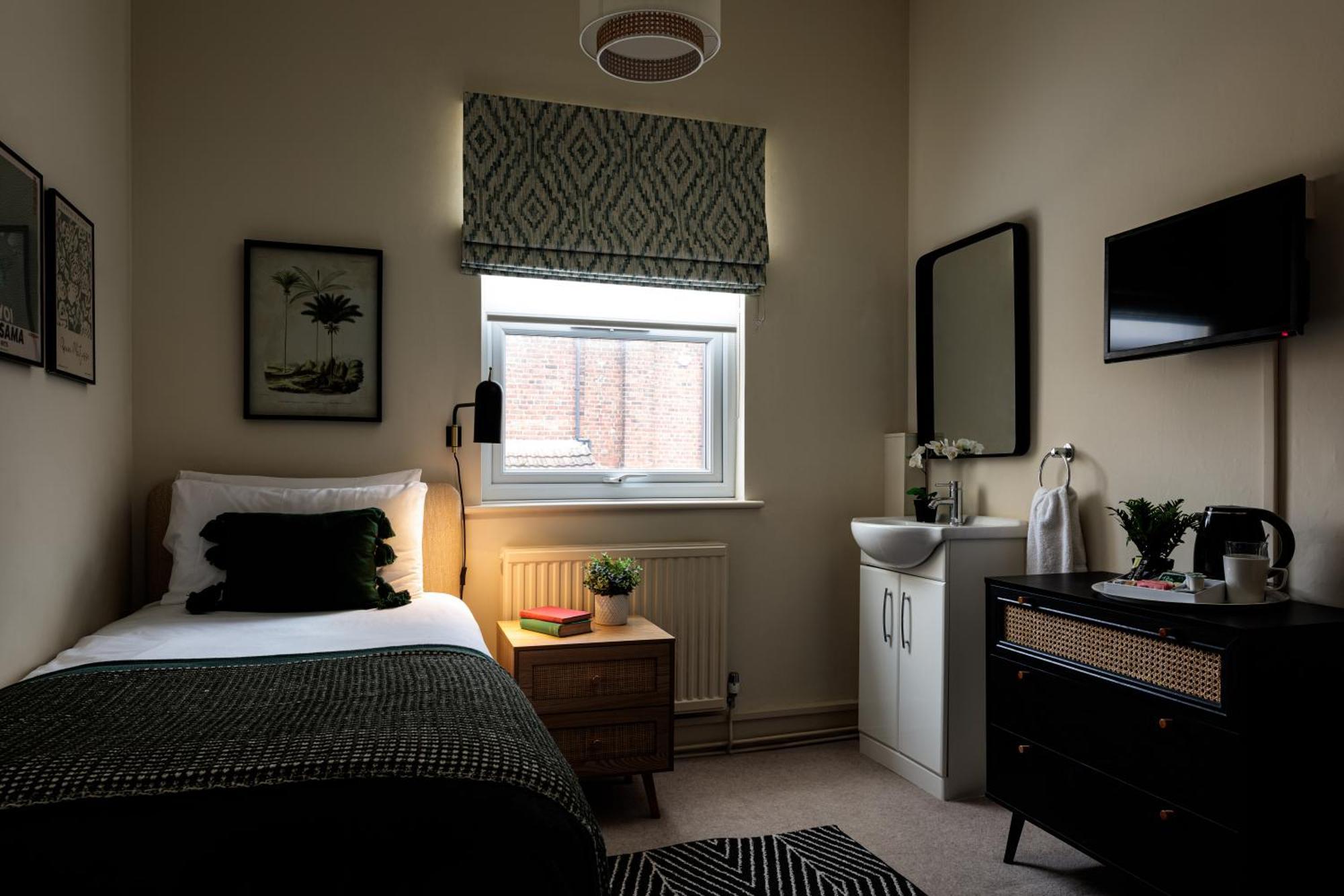 Single Room Private External Shower Room