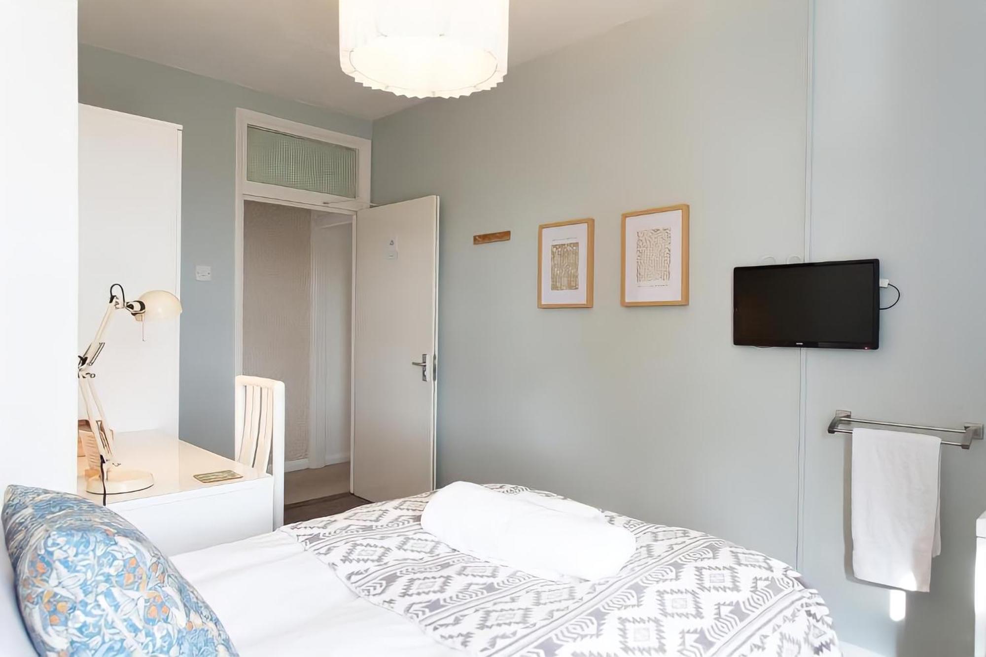 Single Room with Shared Bathroom