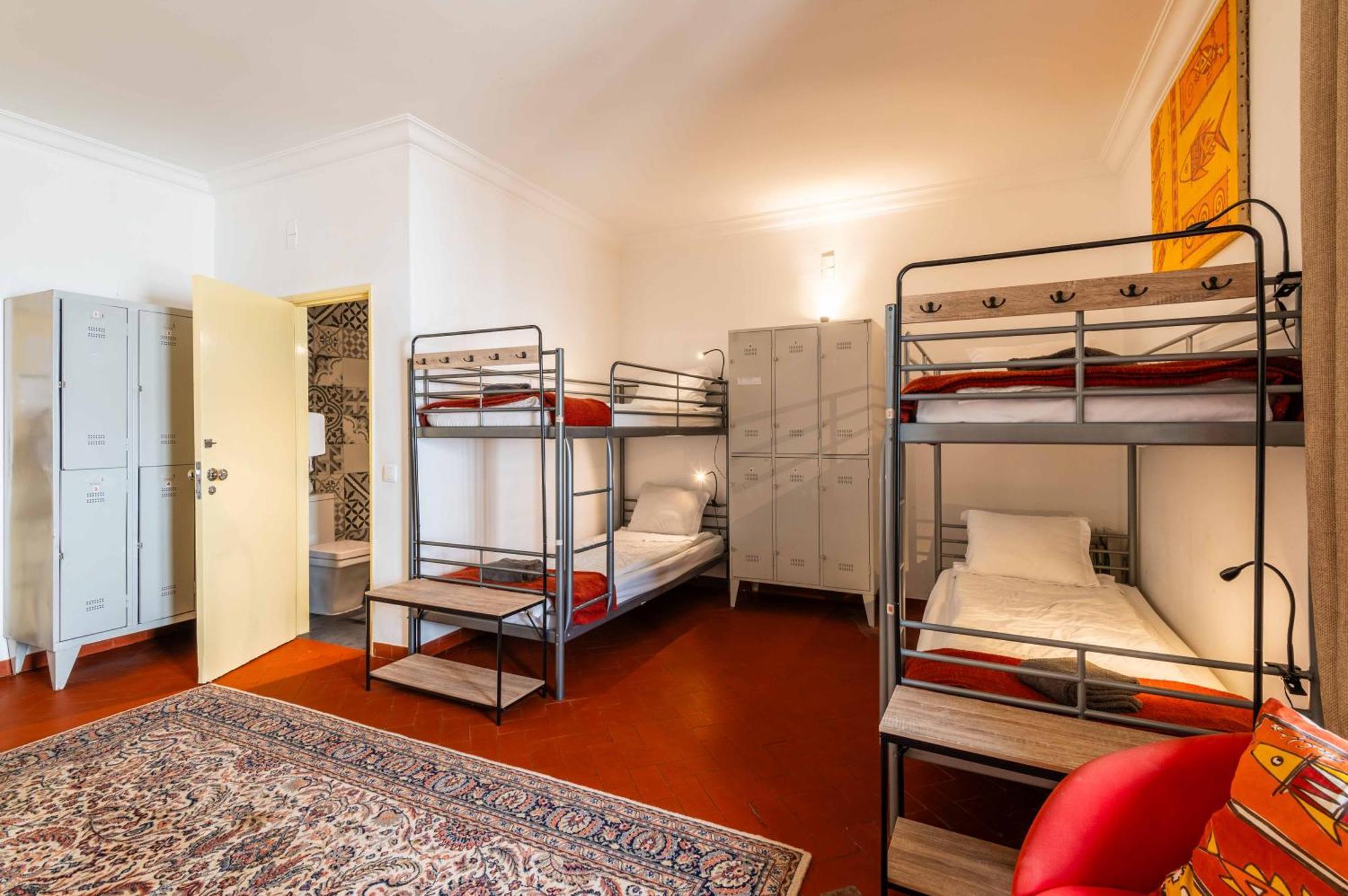 Bed 8-Bed Mixed Dormitory Room