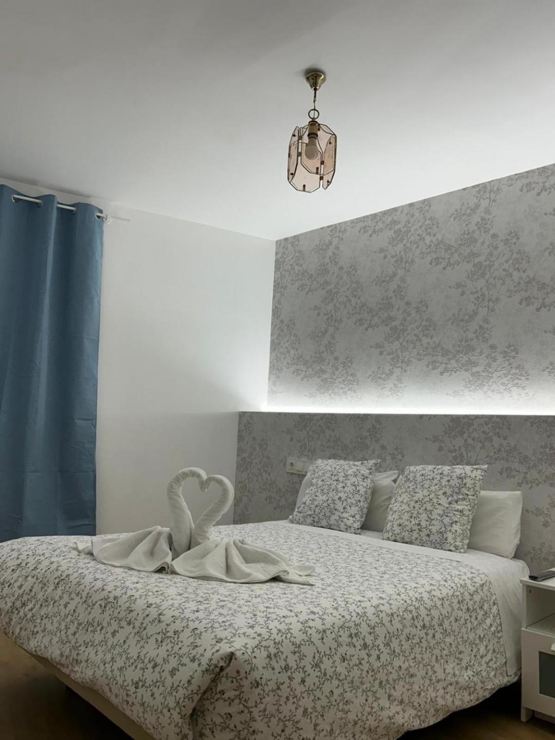 Small Double Room with Shared Bathroom