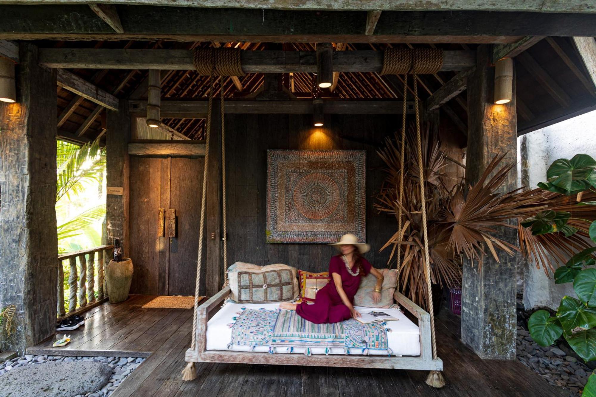Longhouse Wooden Villa Bathtub Balcony