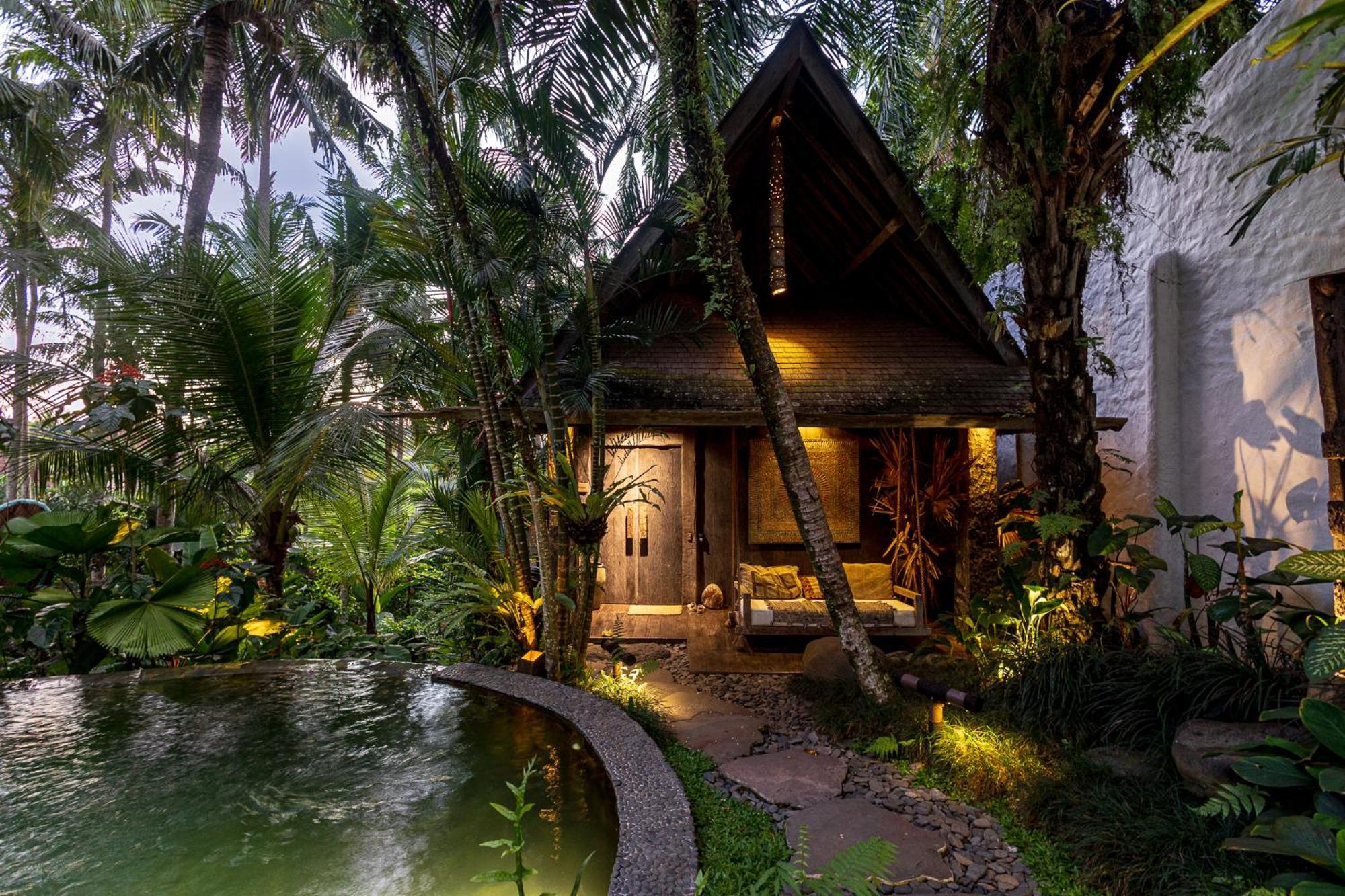 Longhouse Wooden Villa Bathtub Balcony