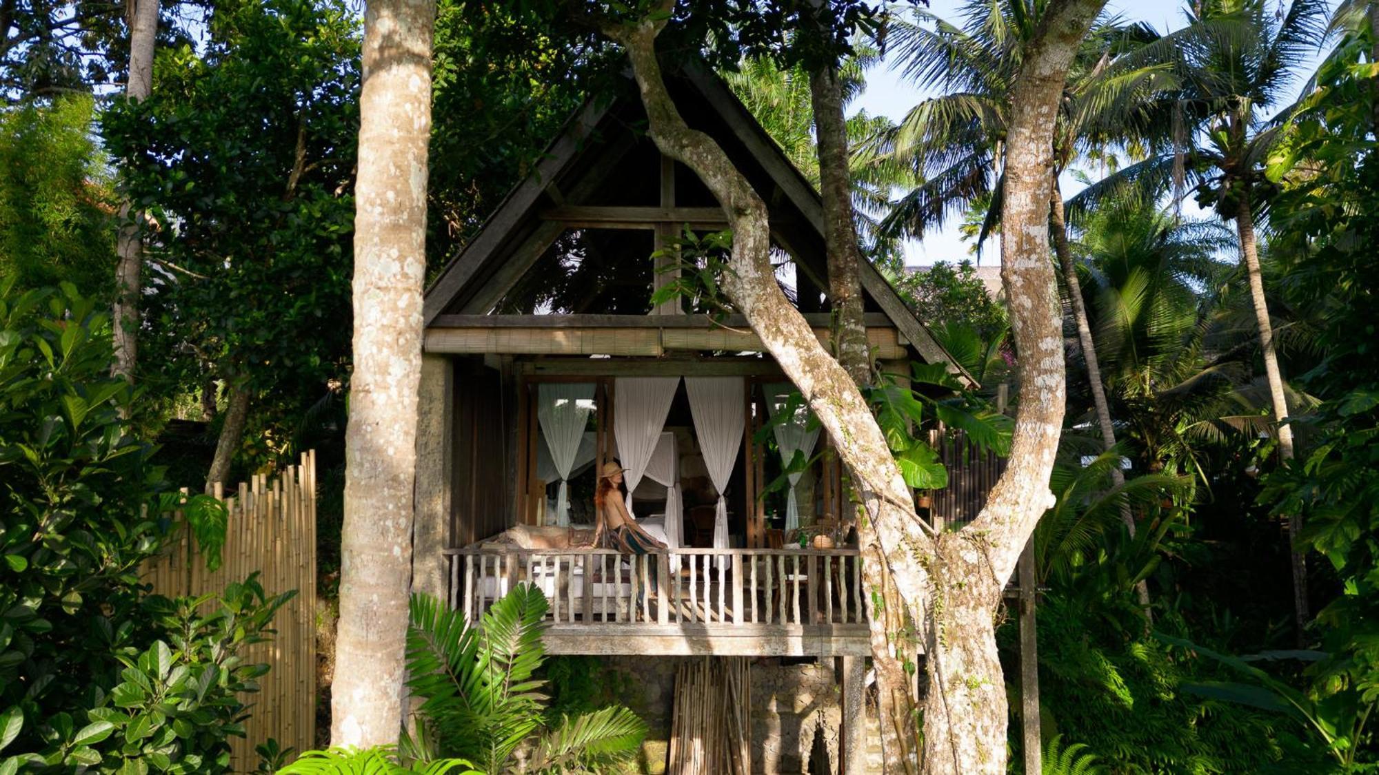 Longhouse Wooden Villa Bathtub Balcony