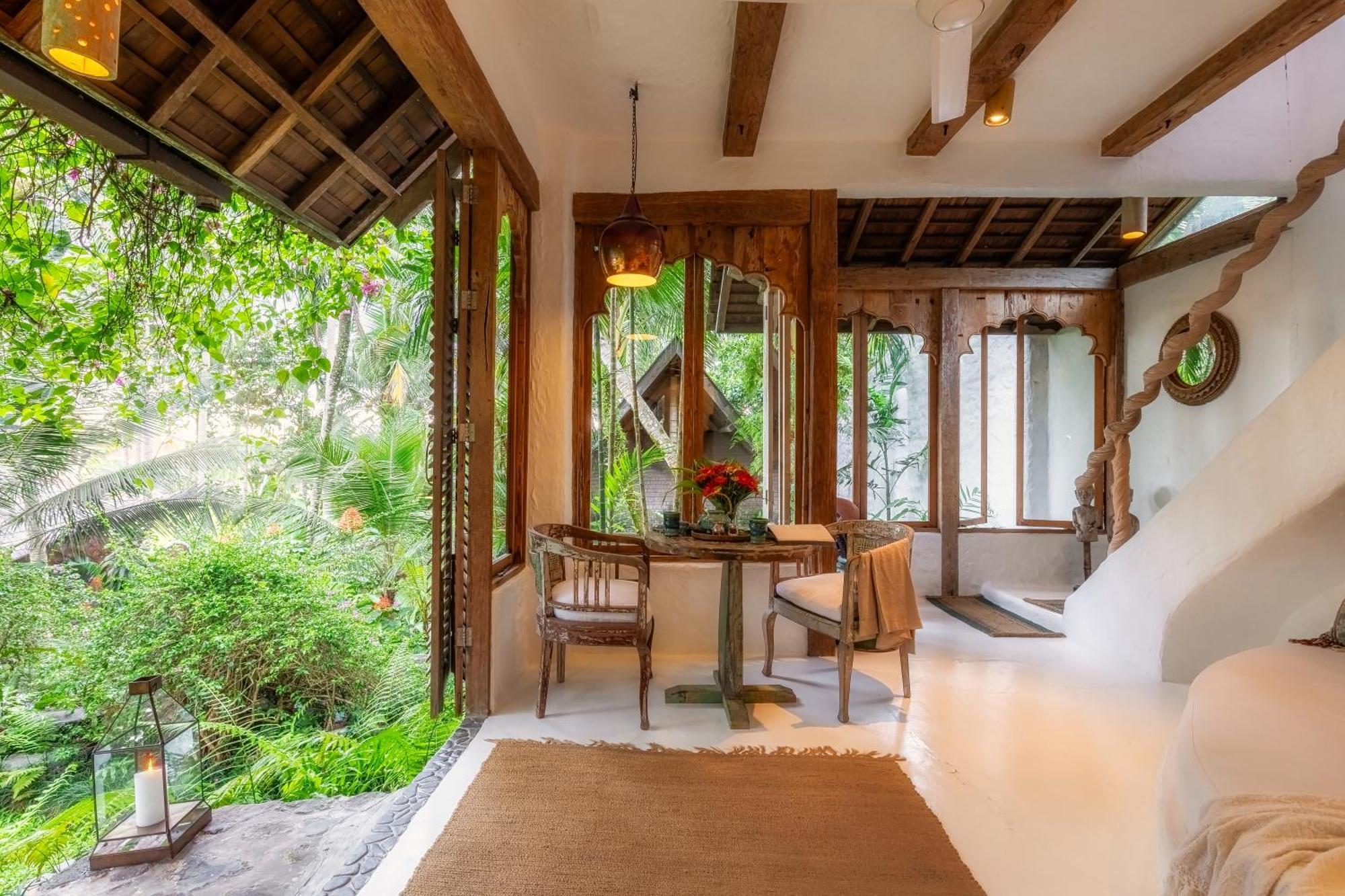 Deluxe King Skyview Down Bathtub
