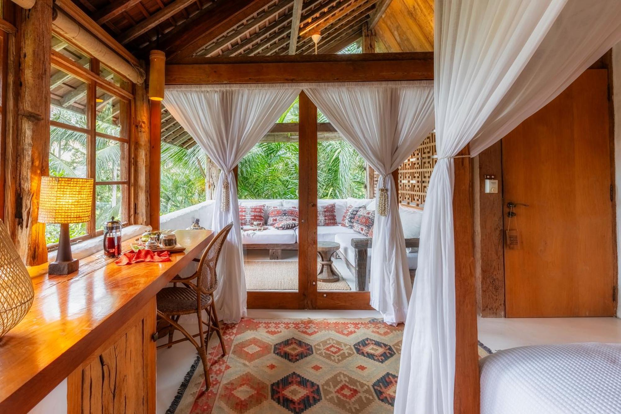 Deluxe King Skyview Up Garden View Balcony