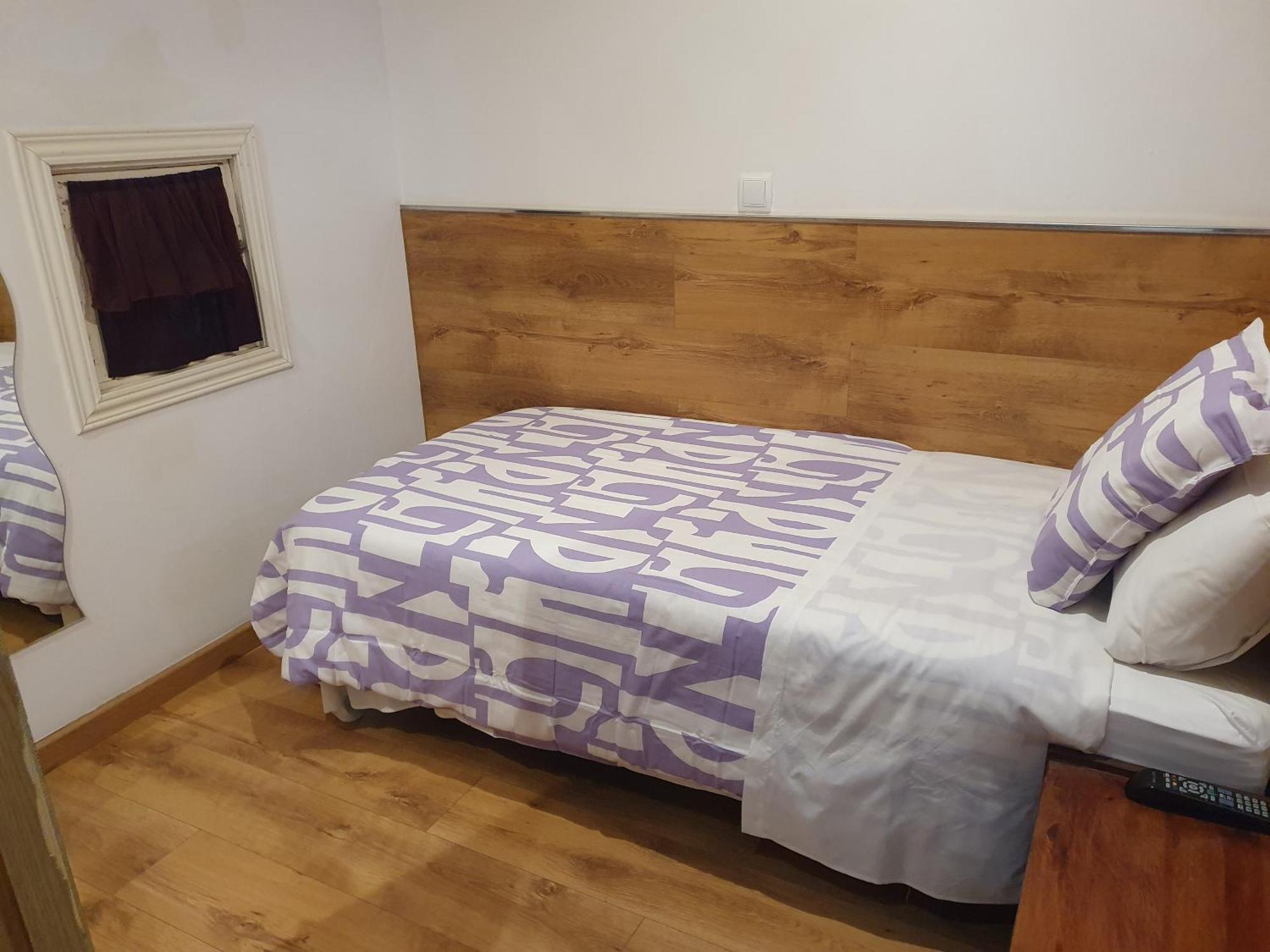 Budget Single Room with Shared Bathroom