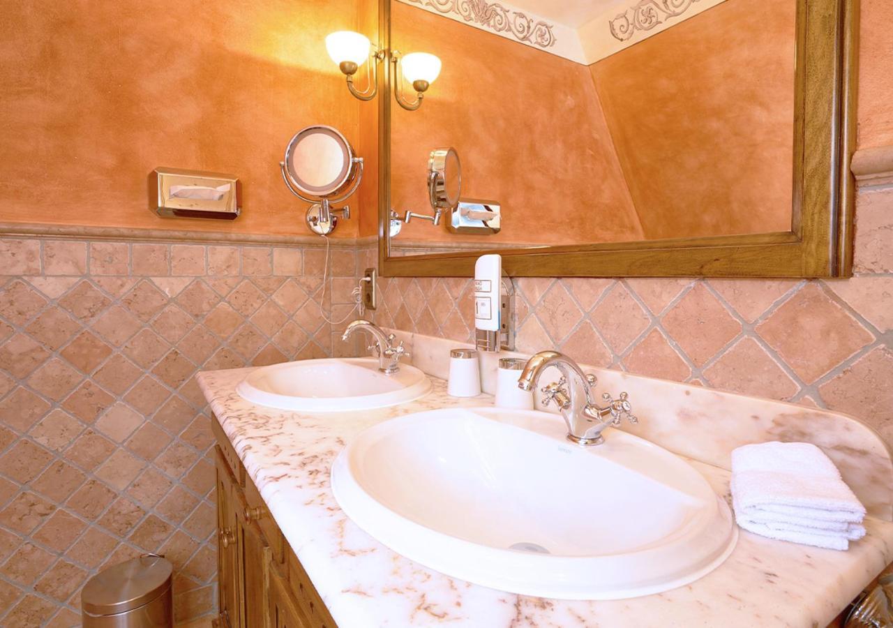 Suite,1540763977:JPEG