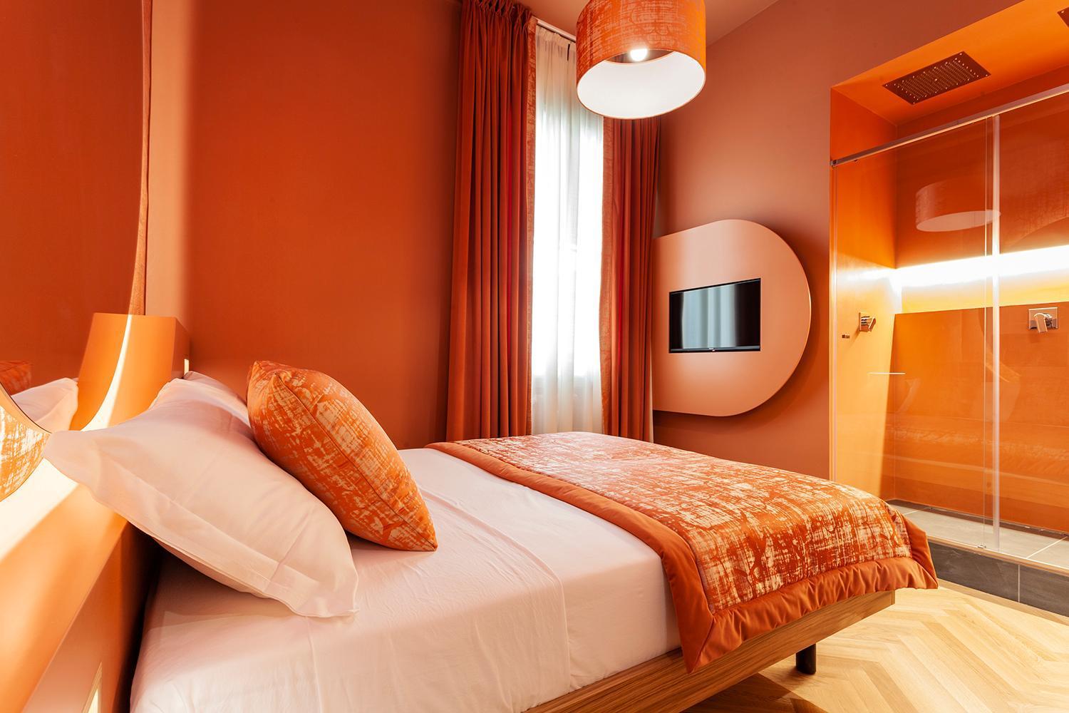 Deluxe Double Room Shower