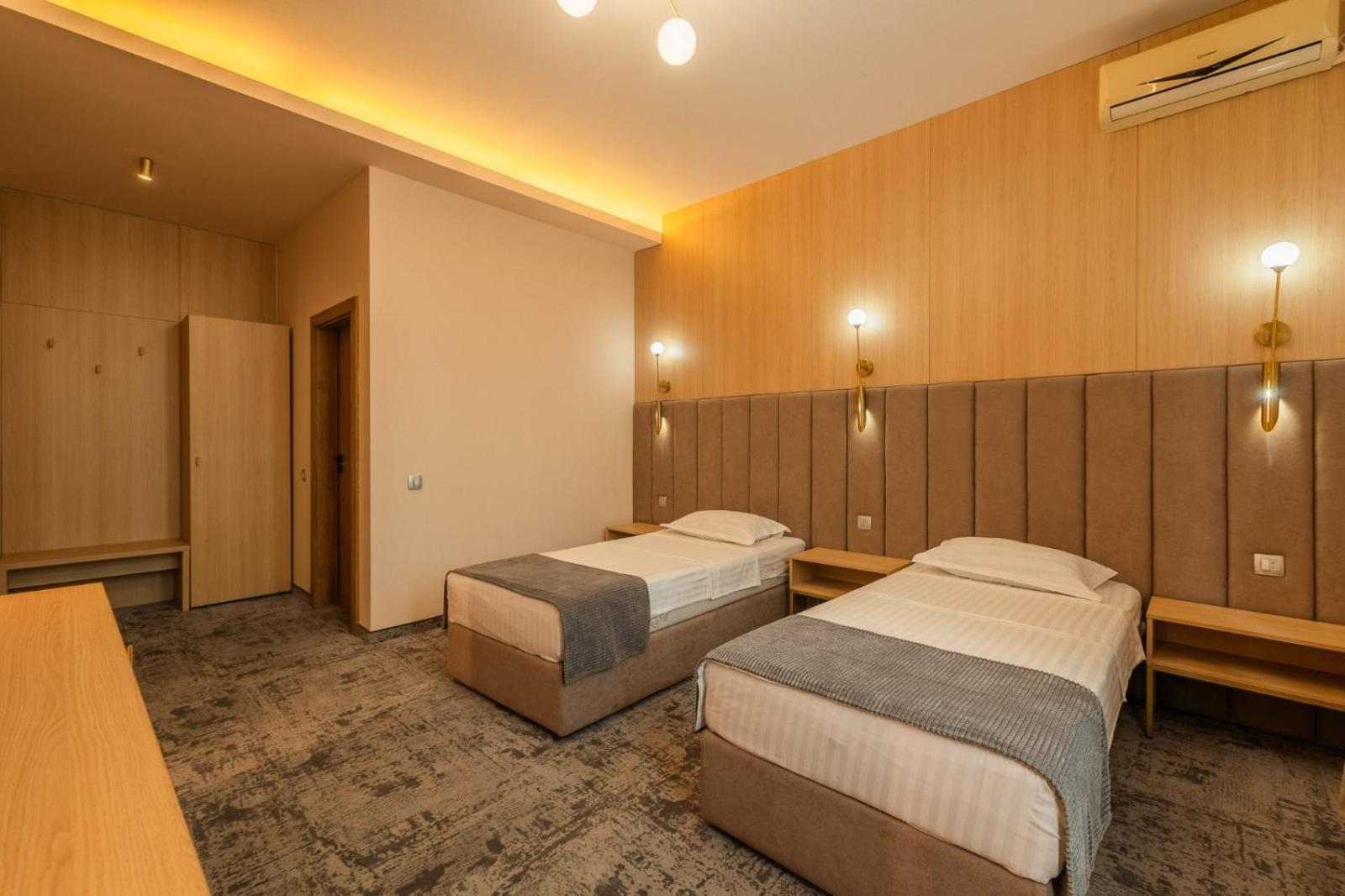 Tweepersoonskamer met 2 Aparte Bedden
