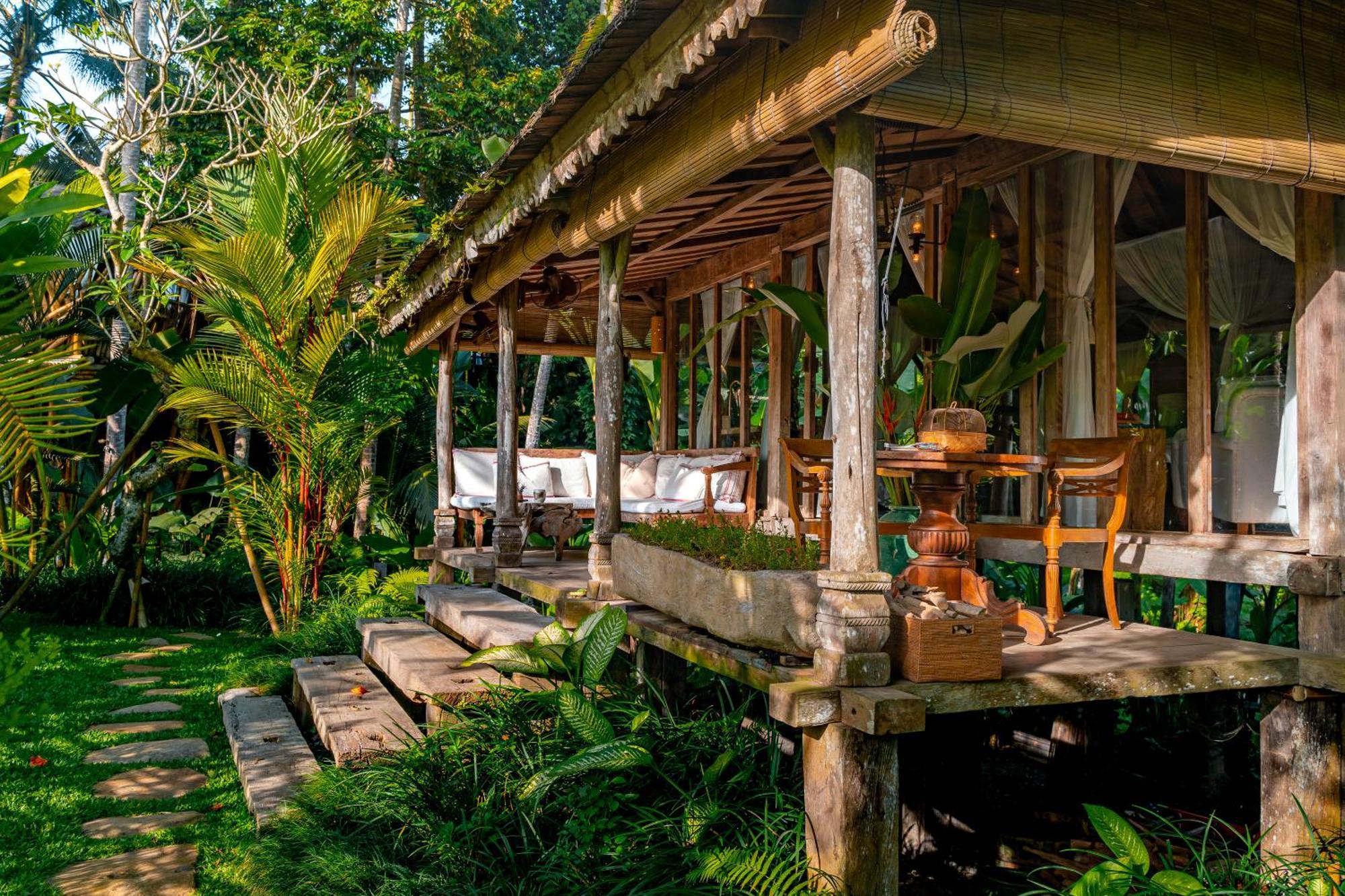 Farmhouse Wooden Villa Garden View