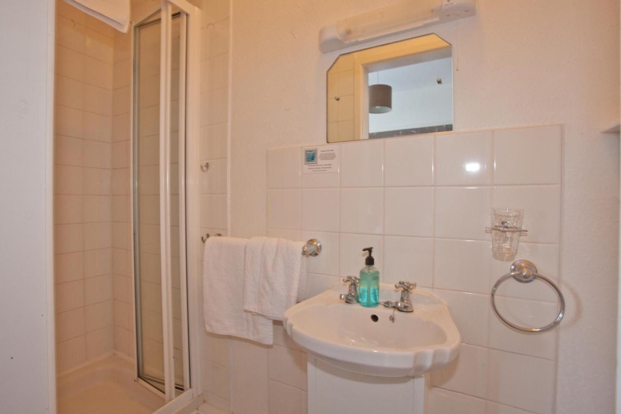 Double Room Private Bathroom,1605413272:JPEG