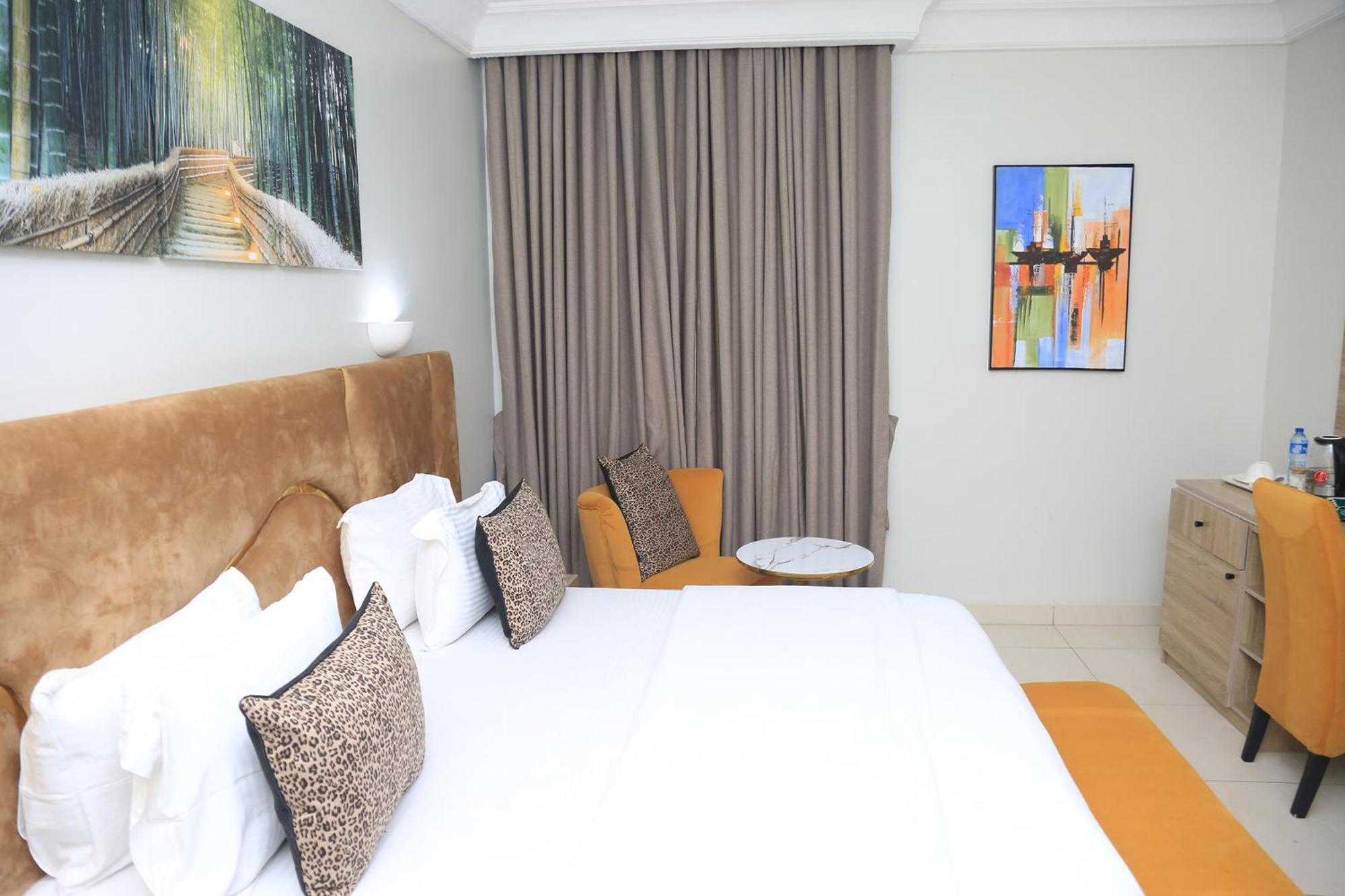 Standard Queen Room