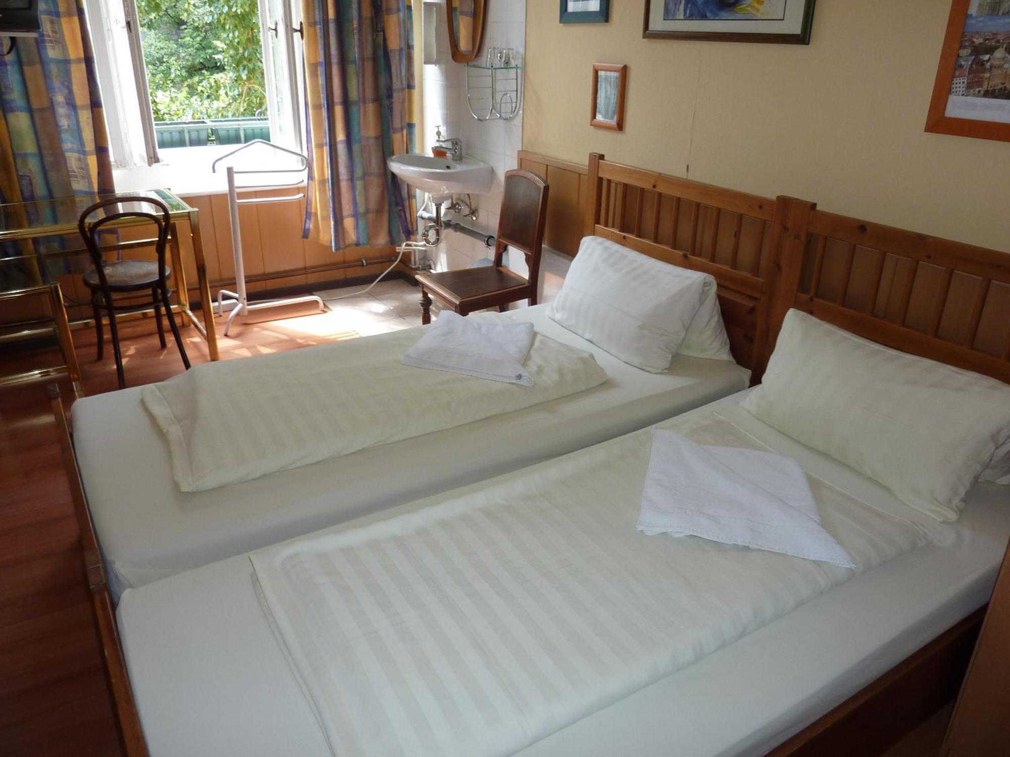 Tweepersoonskamer met Gedeelde Badkamer