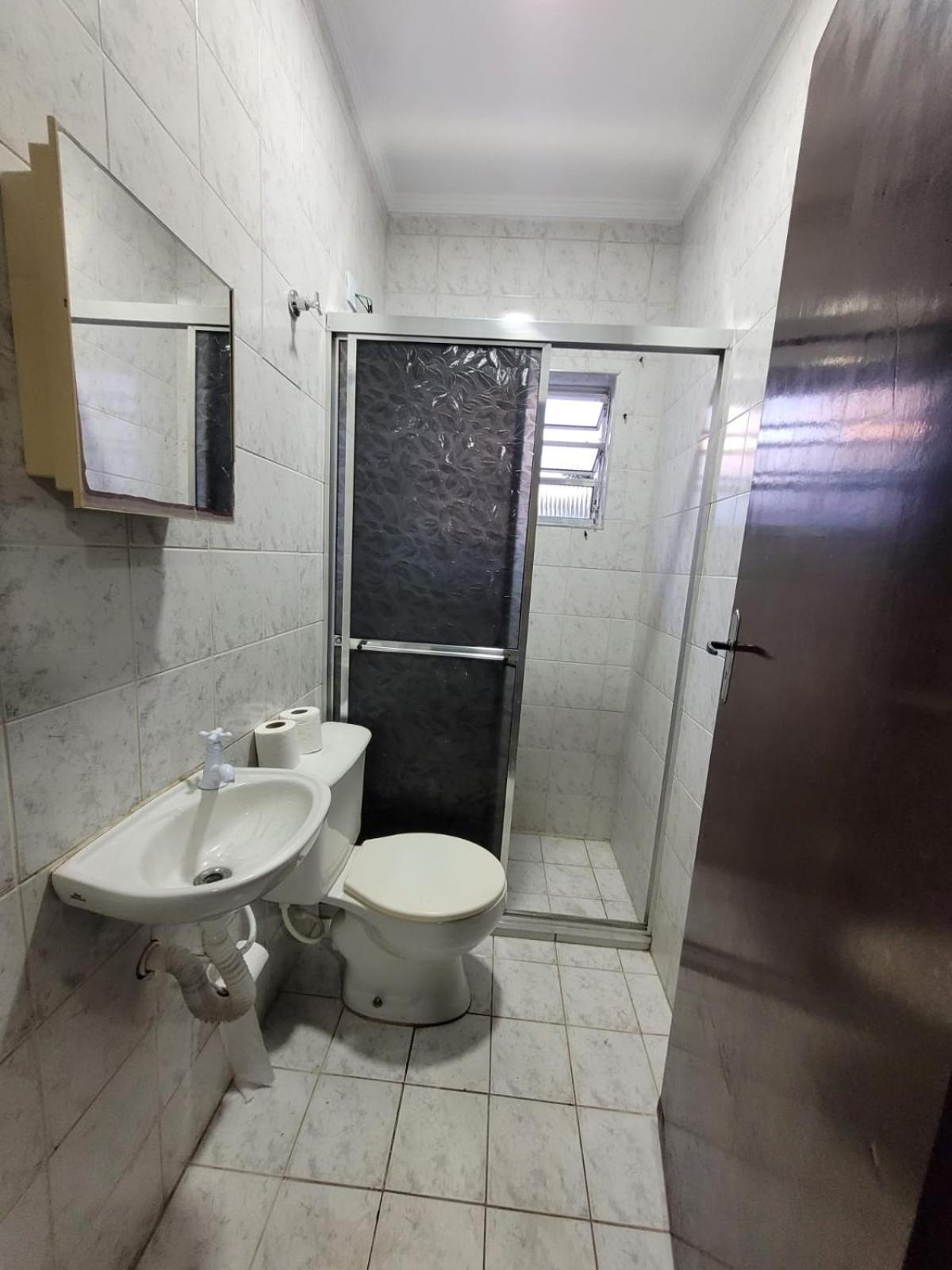 Family Room Bathroom,1612417222:JPEG