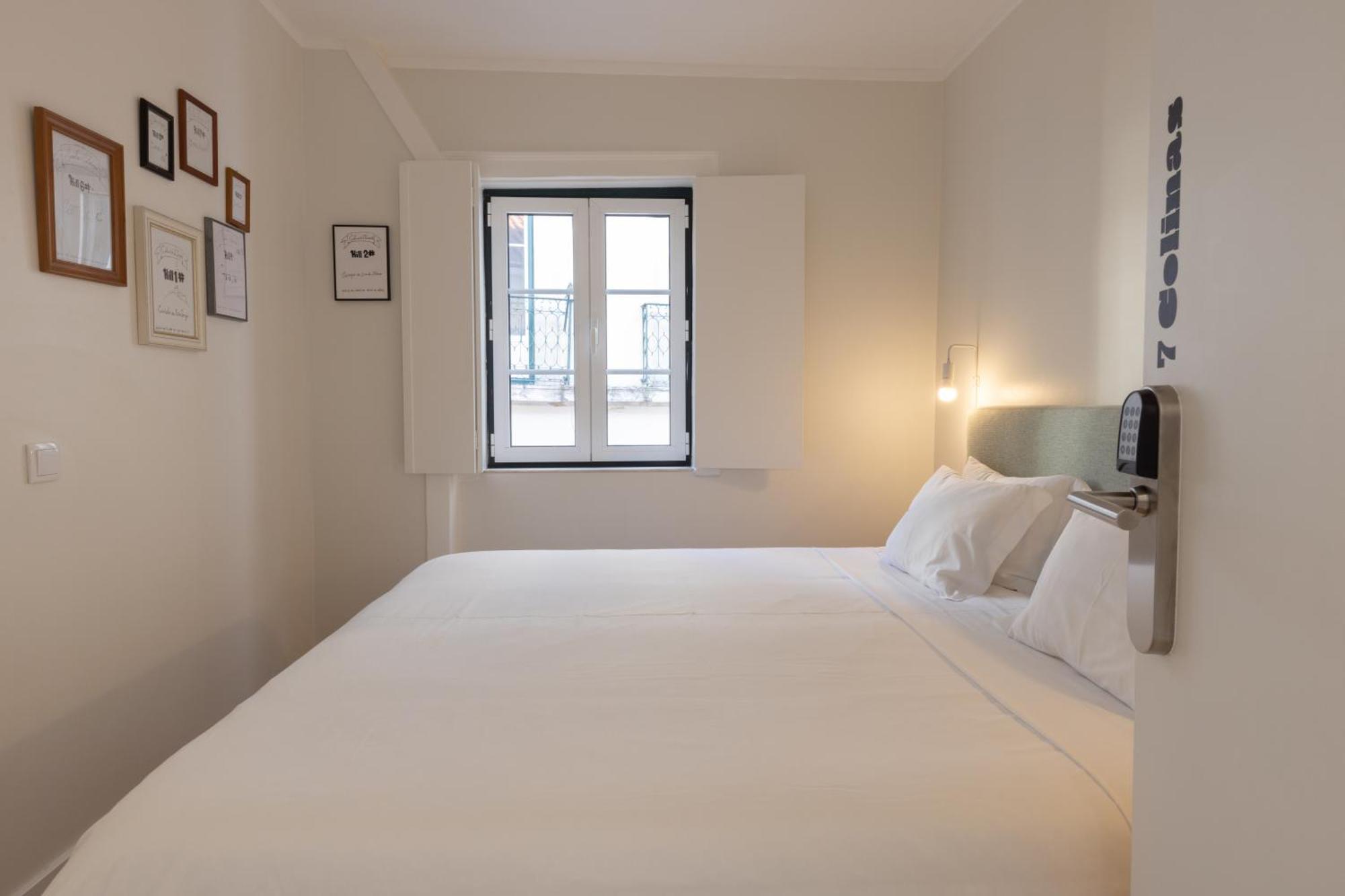 Quarto com Cama de Casal ou 2 de Solteiro