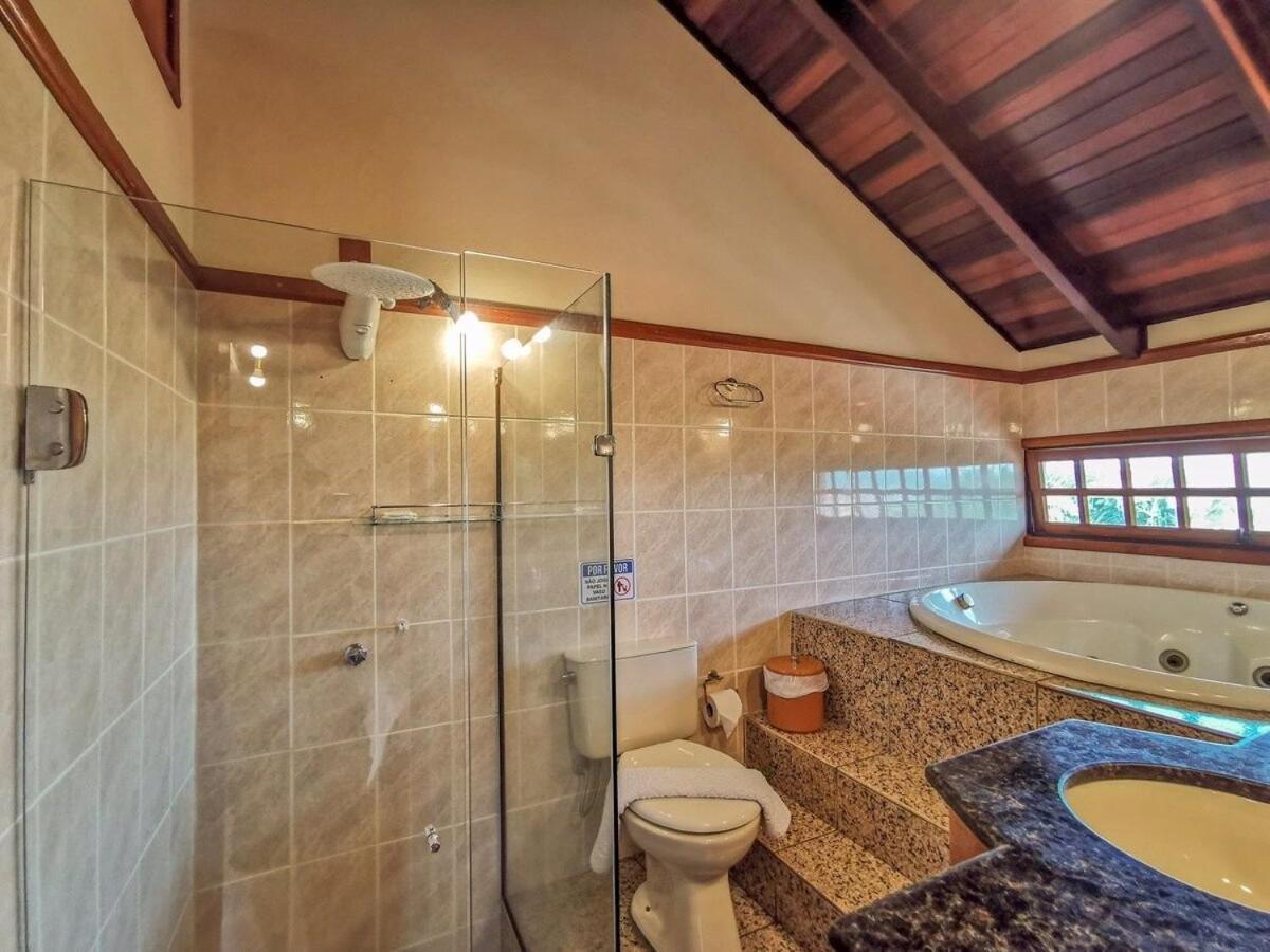 Deluxe Suite Spa Bath