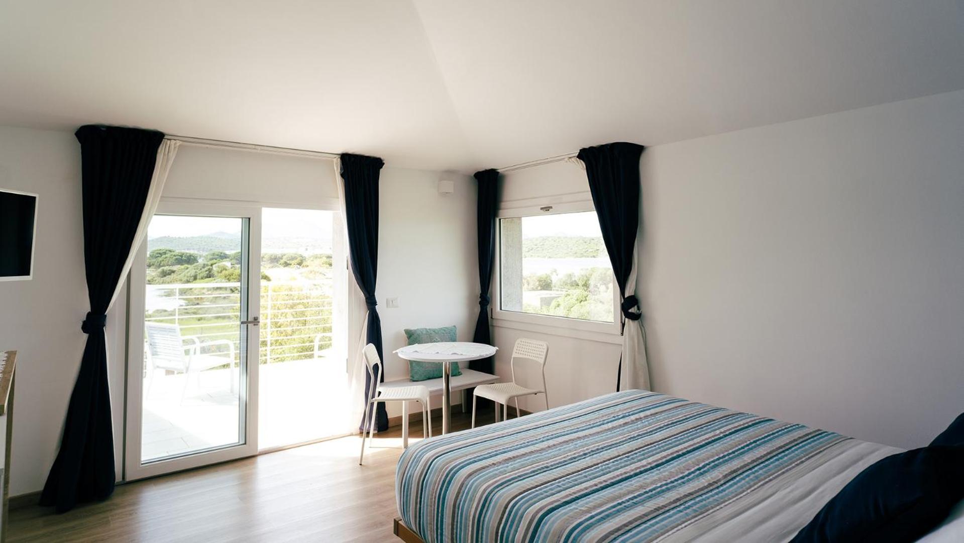 Quarto com Cama Queen-size e Vista do Mar