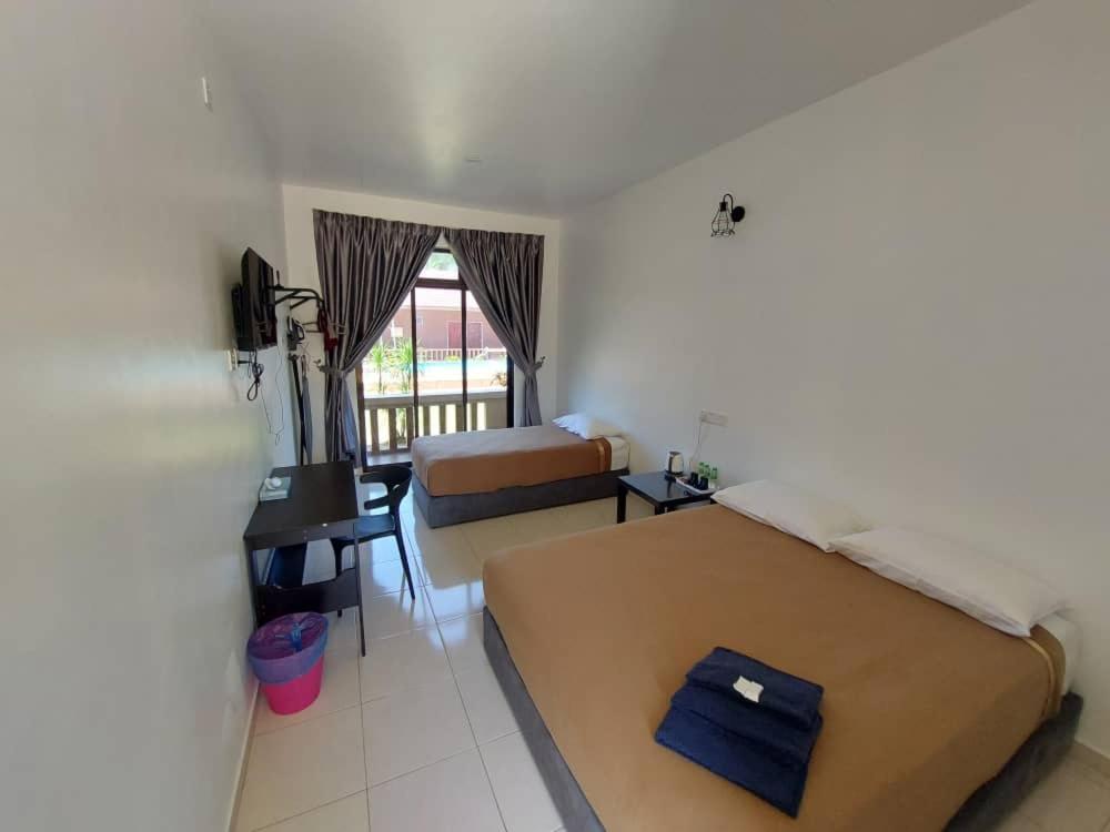 Triple Room with Pool View